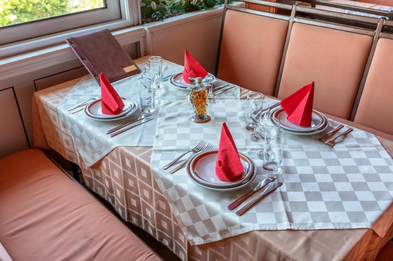 Apartments Pod Lozom With Seaview Petrovac ภายนอก รูปภาพ