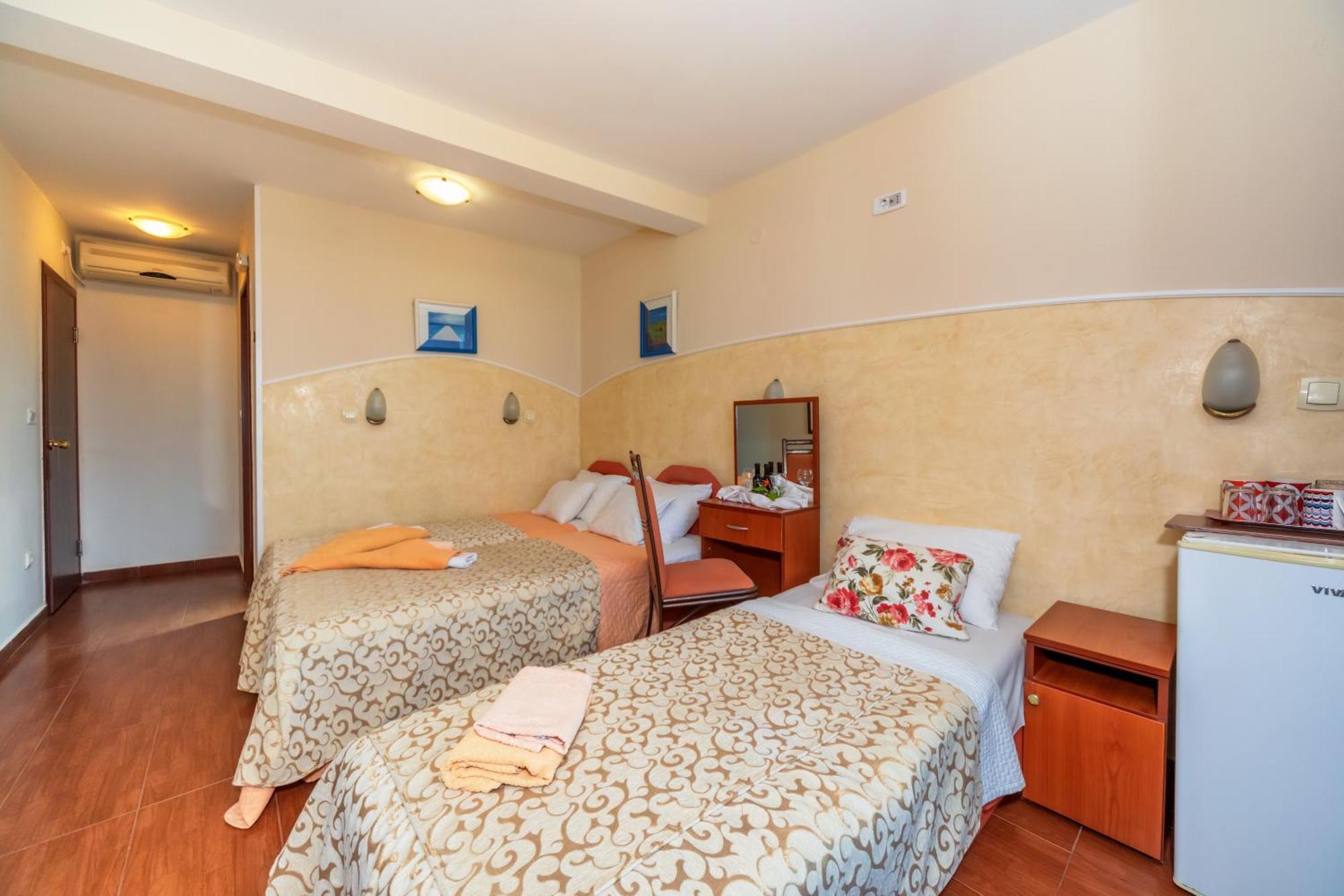 Apartments Pod Lozom With Seaview Petrovac ห้อง รูปภาพ